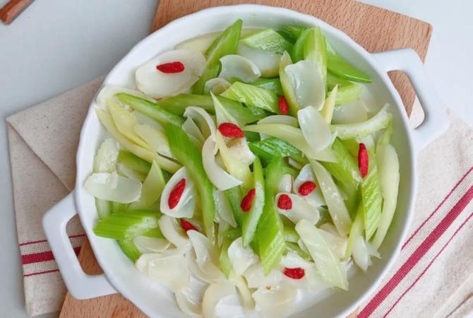 芹菜炒百合成品圖